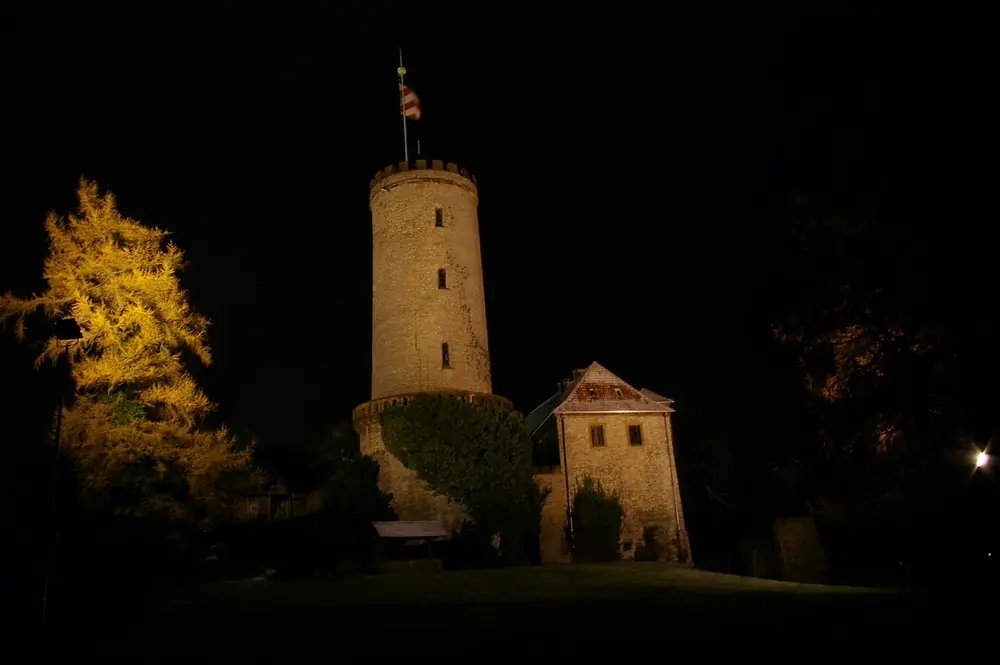 Turm bei Nacht